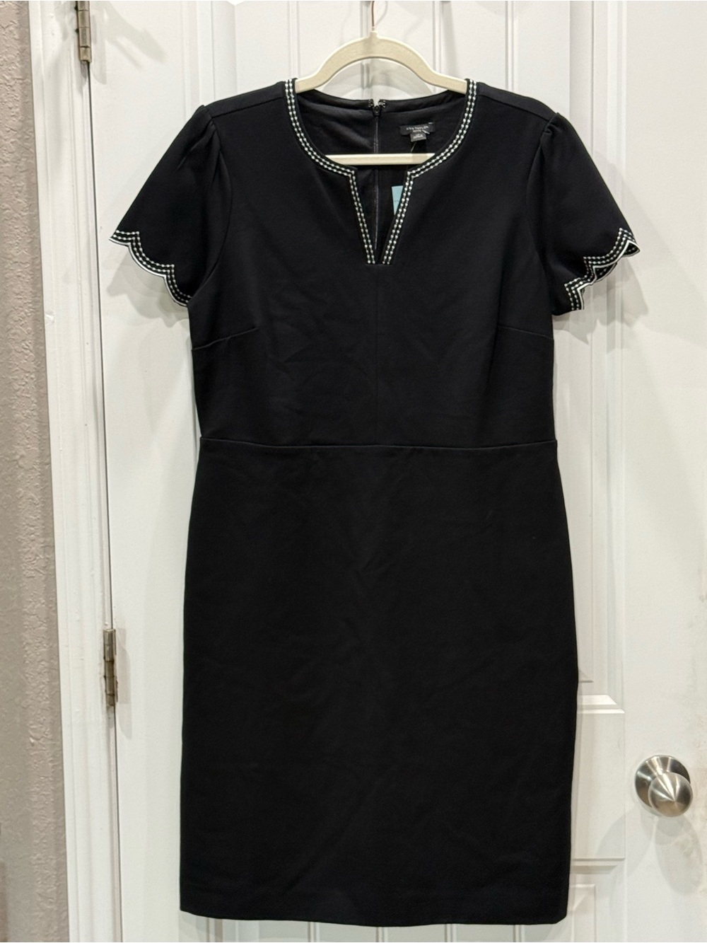 Ann Taylor Women’s Size 12P Black Scallop Sleeve Dress w/White Stitching EUC